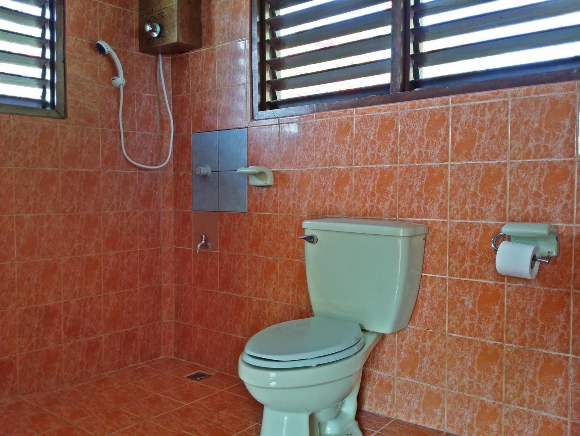 Готель Casa Rosa Taytay Palawan Екстер'єр фото