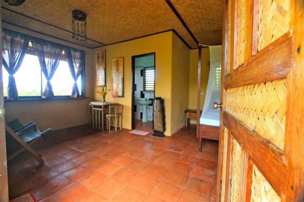 Готель Casa Rosa Taytay Palawan Екстер'єр фото